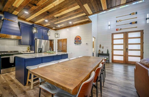 Broken Bow Cabin | Riverfront Cabin, Hot Tub & Resort Pool