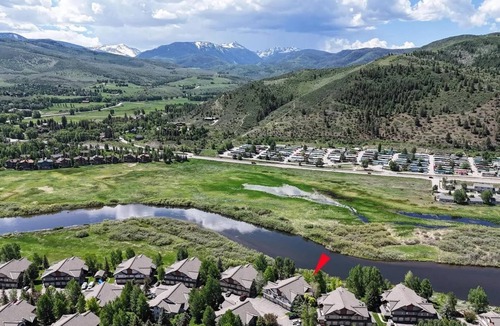 Edwards Condo | Riverfront Retreat near Beaver Creek - Hot Tub