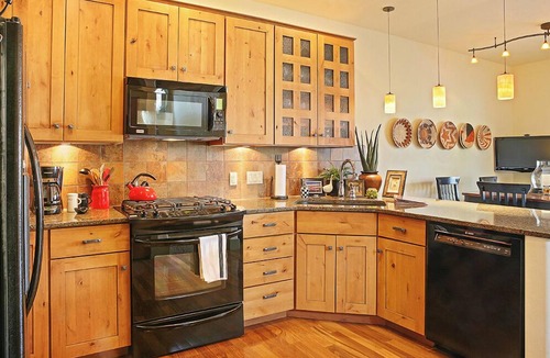 Salida House | Riverfront Townhome 4 blocks from Downtown Salida, 3 Balconies, 2 Ensuites