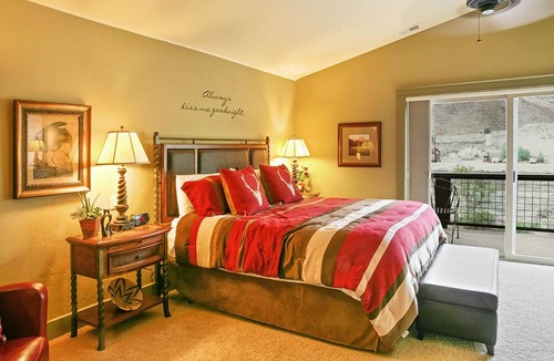 Salida House | Riverfront Townhome 4 blocks from Downtown Salida, 3 Balconies, 2 Ensuites