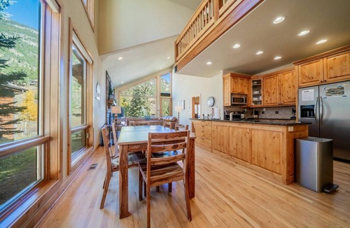 Estes Park Villa | Riverfront! Views, minute to RMNP & town
