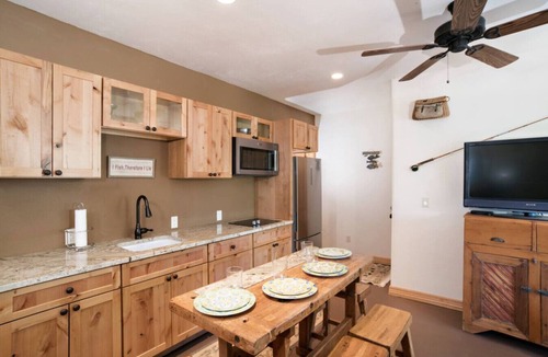 Glenwood Springs Apartment | Rivers` Edge Condo w/Private Beach, 33 mi 2 Aspen