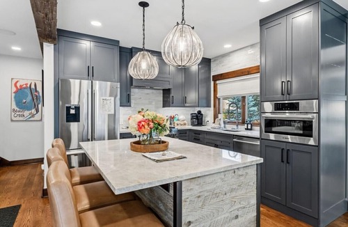 Avon Villa | Riverside Gem: Hot Tub | 3 Min to Beaver Creek