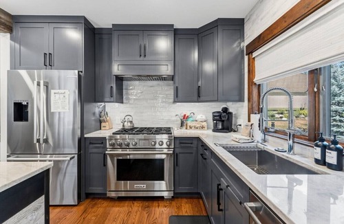 Avon Villa | Riverside Gem: Hot Tub | 3 Min to Beaver Creek