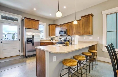 Buena Vista House | Riverwalk Path! Heart of South Main w/Peak Views