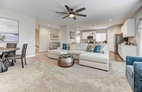 Palmer Lake House | Rooftop Patio, Hot Tub, EV charging, Mtn views, close to AFA!