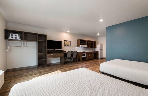 Rockledge Hotel | Room with Kitchen Near Cocoa Beach & Kennedy Space Center – Just 14 Miles Awa