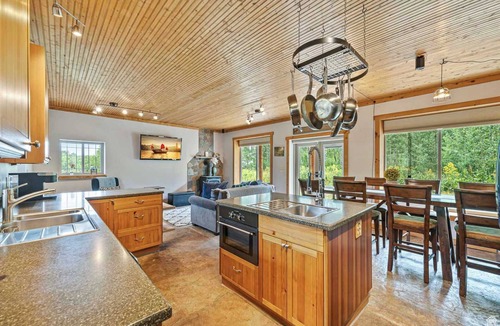 Silver Summit House | Rustic 5BR Retreat | Hot Tub, Near Park City