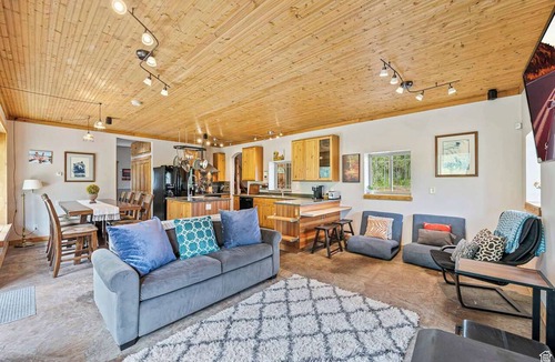 Silver Summit House | Rustic 5BR Retreat | Hot Tub, Near Park City