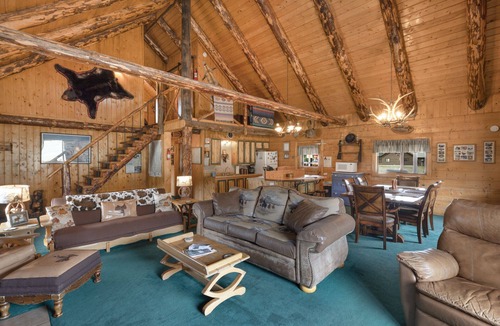 South Fork House | Rustic Cabin | Private Hot Tub | Close to Wolf Creek Ski Area