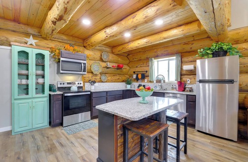 Gusher Cabin | 'Rustic Cliff Ranch B' - Uintah Basin Retreat!
