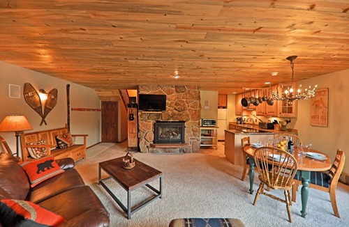 Old Town Condo | Rustic Condo with Modern Amenities, Free Bus &Walk to Slopes-Adventure Awaits!
