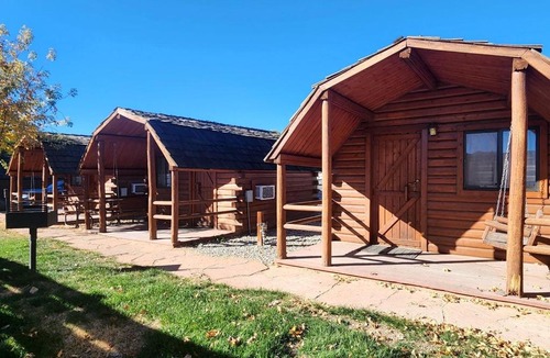 Fruita House | Rustic Extended-Stay Camping Cabin with Scenic Outdoor Amenities near Local Attractions in Fruita, Colorado