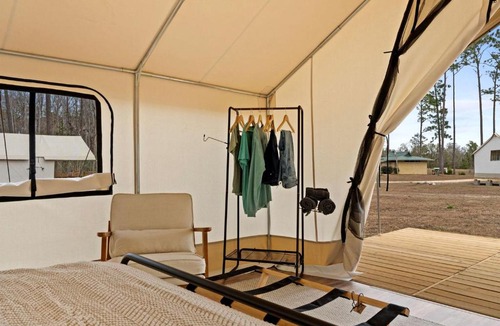 Wewahitchka House | Rustic Lakefront Glamping Under the Stars with River Accesss & Kayaking in Wewahitchka, Florida