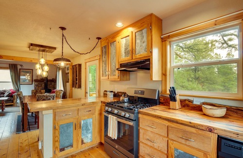 Pagosa Springs Cabin | Rustic Pagosa Springs Cabin w/Hot Tub + Game Room