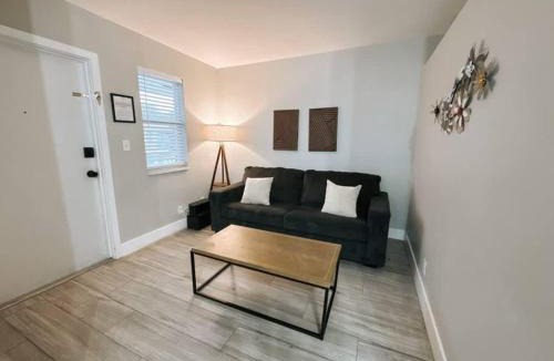 Poinciana Park Apartment | Rustic Retreats Modern 1BR for 4 guests in the heart of Fort Lauderdale