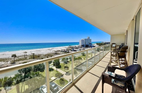 Villa Sabine Condo | Sabine 6E- Sleeps 6 Gulf View Pensacola Beach Condo