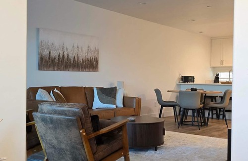 Downtown Salt Lake City House | Salt City Executive Townhome a Modern Central Retreat with 2 En Suite Bathrooms
