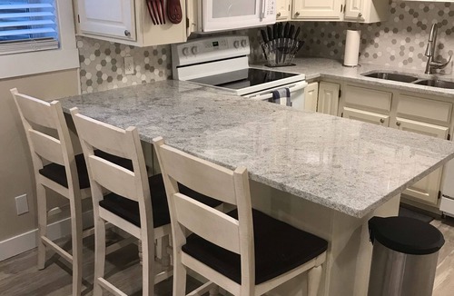 Cottonwood Heights House | Salt Lake City Cottonwood Heights Apt. 3 bed 1 Bath Great Ski Spot Sleeps 6