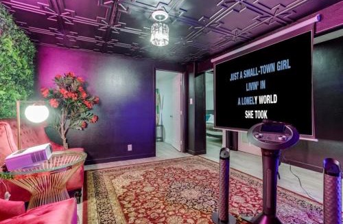 South Westminster House | Salt Water Pool With A Hot Tub AKaraoke And A Mini Putt