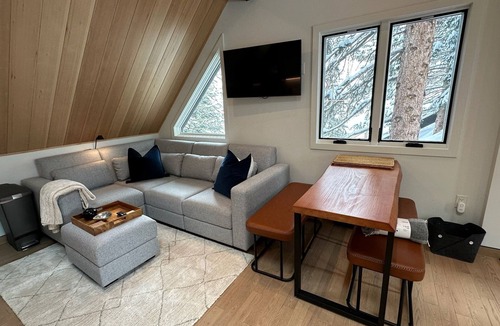 Vail Ski Chalet | Scandinavian 2BR Cozy Retreat,Steps to Shuttle, 12 Min to Vail Village