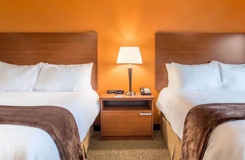 St. George Hotel | Scenic Location: Room Near Bloomington Petroglyph Park, Pet-Friendly