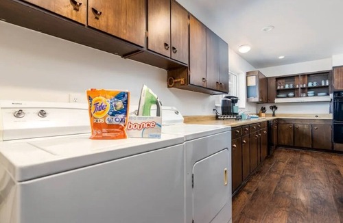 Sandy House | Scenic Mountain Escape Near Cottonwoods w/Hot Tub