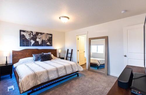 Saratoga Springs House | Scenic Views with arcade room