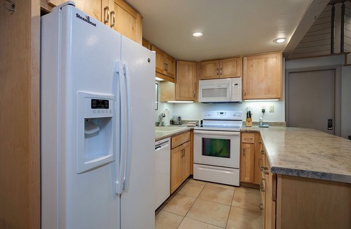 Steamboat Springs Condo | SE062 | Top Floor | Private Balcony | Hot Tub | Ski In/Out | A/C