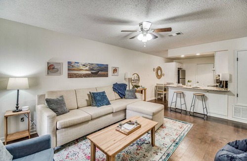 Northeast Pensacola Apartment | Seafoam Shanty in the Shade-Side B-20mins to beach