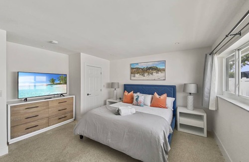Fort Lauderdale House | Seahorse Villa 2, 2br/2ba home with dipping pool