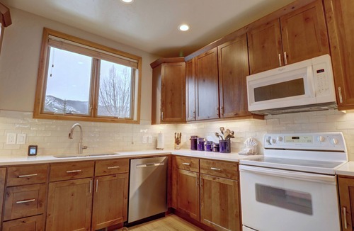 Frisco Condo | Secluded and peaceful townhome w/hot tub and amazing views of Lake Dillon