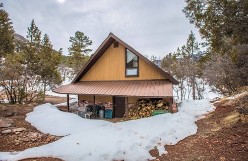 Ridgway House | Secluded Cabin | Close to Downtown Ouray | Couple's Retreat | STR2025-068
