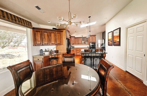 Kanab House | Secluded Southern Utah Escape, 6 Acres, Stunning Panoramic Views