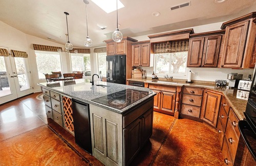 Kanab House | Secluded Southern Utah Escape, 6 Acres, Stunning Panoramic Views