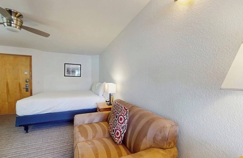 West End Cabin | Second-floor room on Main St - pool & hot tub - walk to lifts, dog-friendly