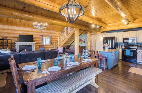 Moab South Valley Cabin | SENDERO - Sleeps 17, trailer parking, hot tub, playground, gorgeous views!