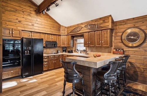 Blue River House | Serendipity Lodge: Cozy Home on the River - Private Hot Tub - New Pet Friendly Listing!