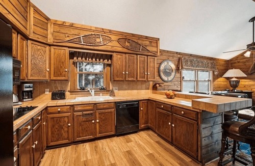 Blue River House | Serendipity Lodge: Cozy Home on the River - Private Hot Tub - New Pet Friendly Listing!