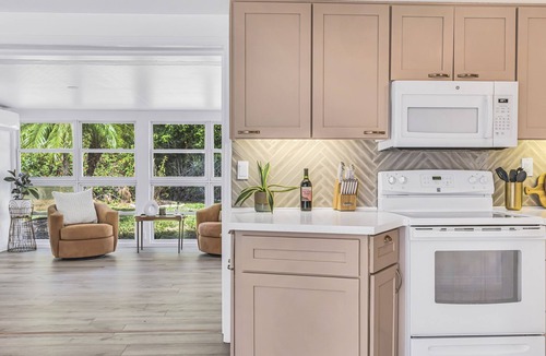 Englewood House | Serene Waterfront Lakehouse w/Game Room + 4 Bikes