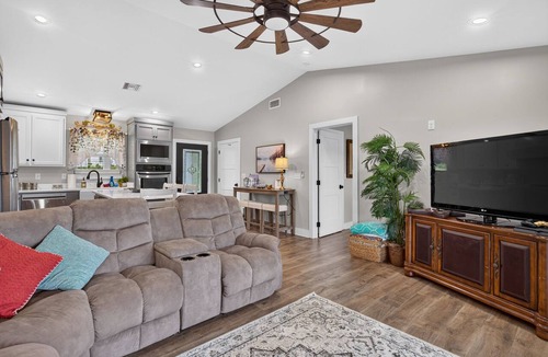 Bonifay House | Serenity at Dogwood Lakes Golf, Fish and Unwind.