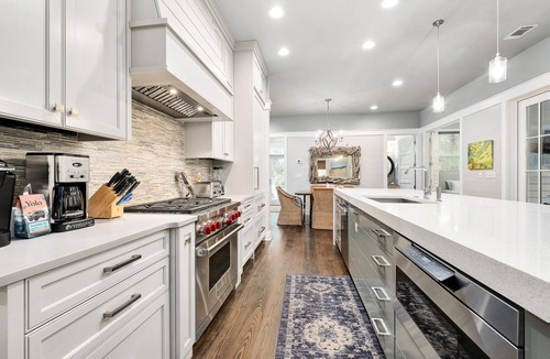 Cottage District House | Shared Amenities w/LSV and Screened Porch