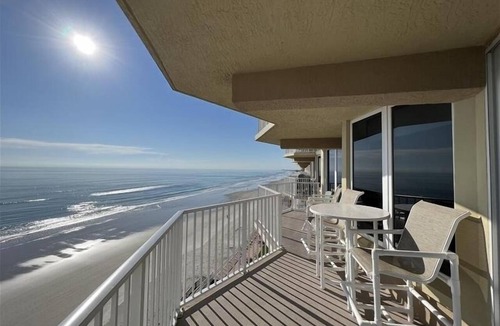 Daytona Beach Shores Condo | Shores Club Direct Oceanfront 3/3 on Traffic Free Beach - Unit 901