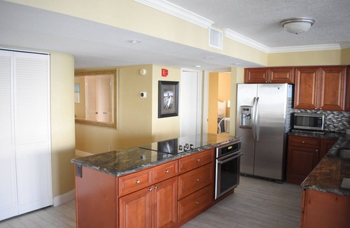 Daytona Beach Shores Condo | Shores Club 407-Owner Managed-Pool-Available weekly 8/29-9/12; 9/19-26; 10/3-10