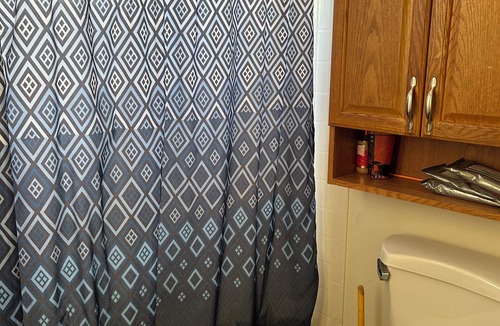 Aurora House | Short or Long Term 1 bedroom with bathroom in central Aurora