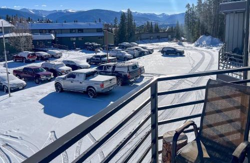 Wildernest House | Silverthorne Condo w/Views ~ 11 Mi to Ski Slopes