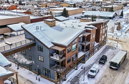 Silverthorne Condo | Silverthorne Ski Loft - Garage Parking, Hot Tub, Downtown & Minutes to Slopes