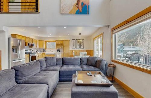 Blue River House | Simple Leafs
