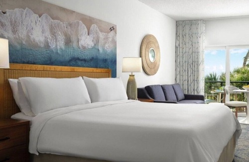 Palm Beach Shores Hotel | Singer Island | Beach Weekend Escape | Pools, Sandy Beach & Sunsets