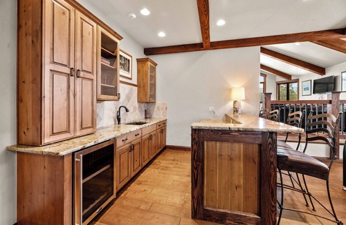 Warrior's Mark West House | Six Ensuite Bedrooms, Major Mtn Views, Hike/Ski